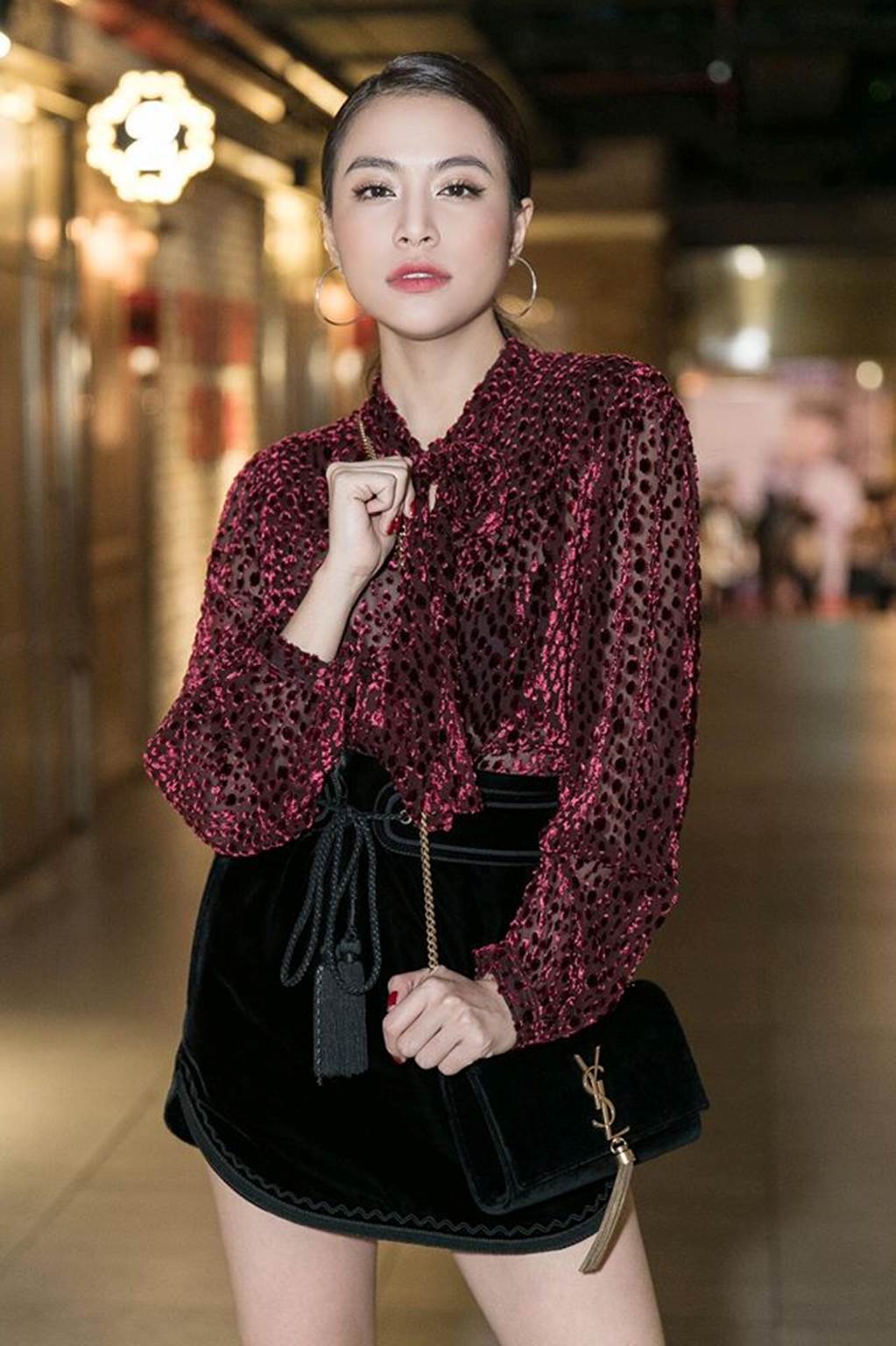 Những váy áo xuyên thấu khác thường đầy táo bạo của Hoàng Thùy Linh-10