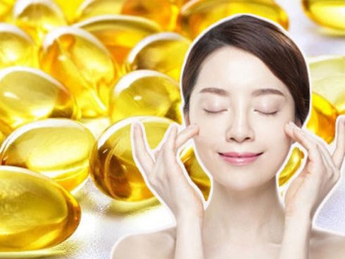 Chích 2 viên vitamin E lấy dịch, trộn lẫn cùng mật ong rồi thoa lên mặt, bạn sẽ bất ngờ