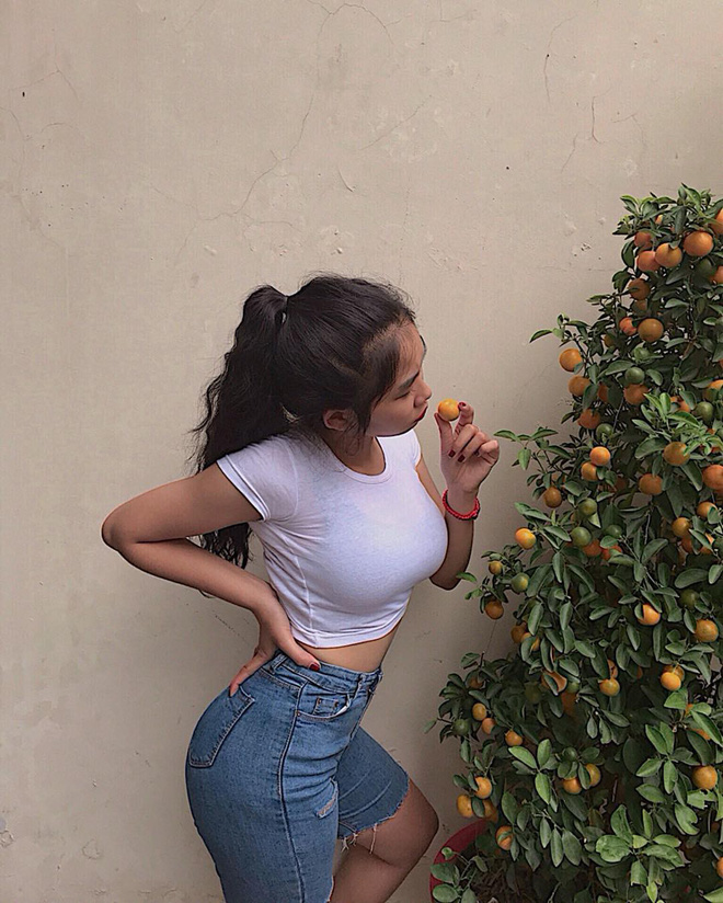 Girl xinh sinh năm 2000 có màn dậy thì thành công, kiếm được bộn tiền nhờ sở hữu thân hình đồng hồ cát-8