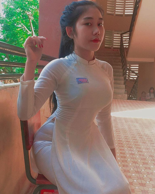 Girl xinh sinh năm 2000 có màn dậy thì thành công, kiếm được bộn tiền nhờ sở hữu thân hình đồng hồ cát-4