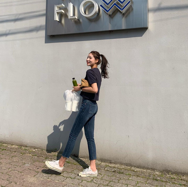 Cá là bạn không chỉ học được cách mix đồ mà còn tiện học được cả cách pose dáng ảo diệu từ street style Châu Á-1