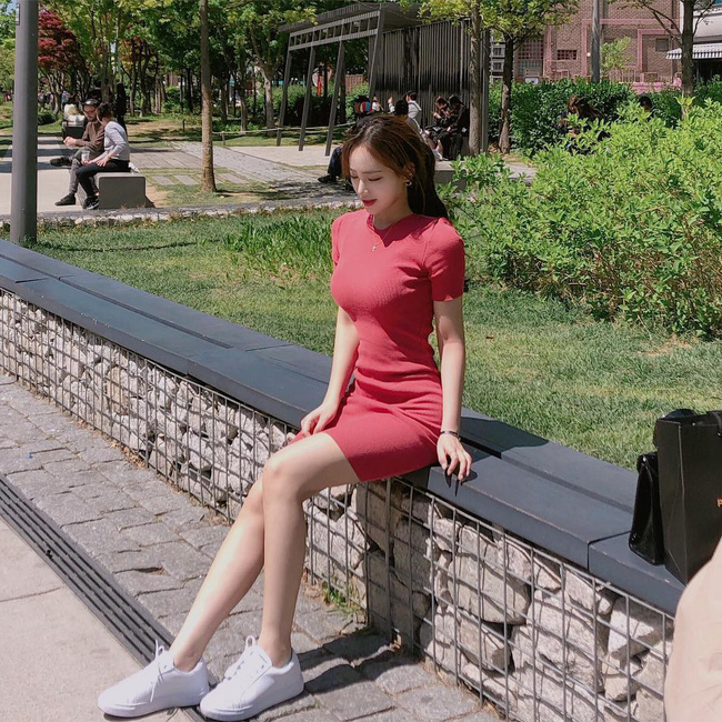 Cá là bạn không chỉ học được cách mix đồ mà còn tiện học được cả cách pose dáng ảo diệu từ street style Châu Á-3