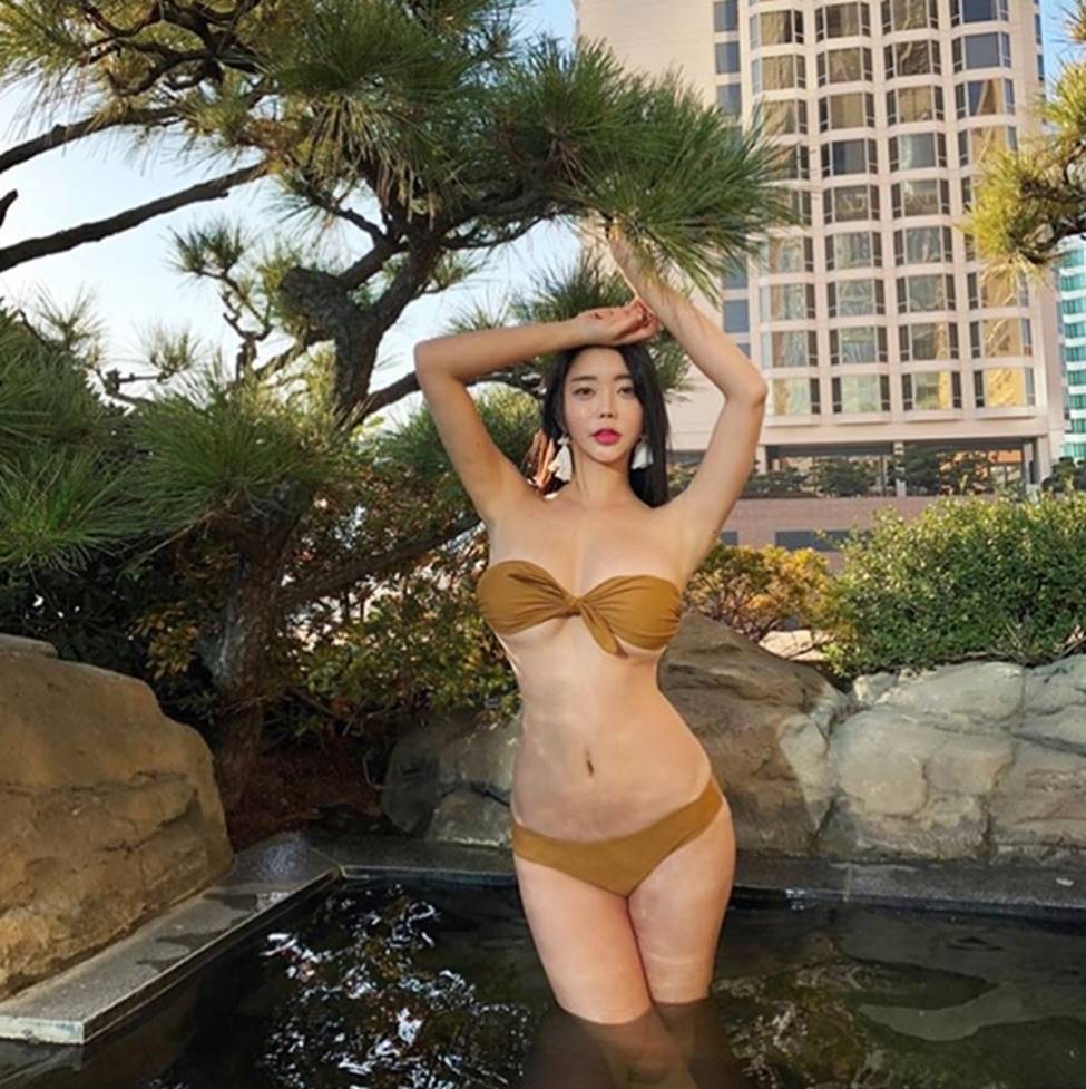 Đường cong nghẹt thở quá đỗi sexy của nữ hoàng bikini Hàn Quốc-16