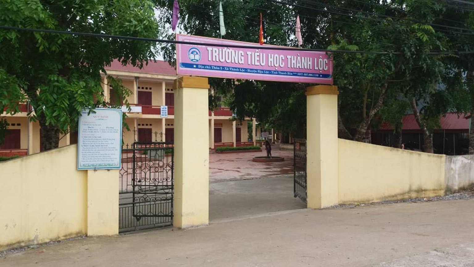 Thầy giáo bị tố 3 tháng lên lớp ít giảng bài, ngồi xem điện thoại: Giáo viên bọn tôi vất vả, khổ sở lắm-1