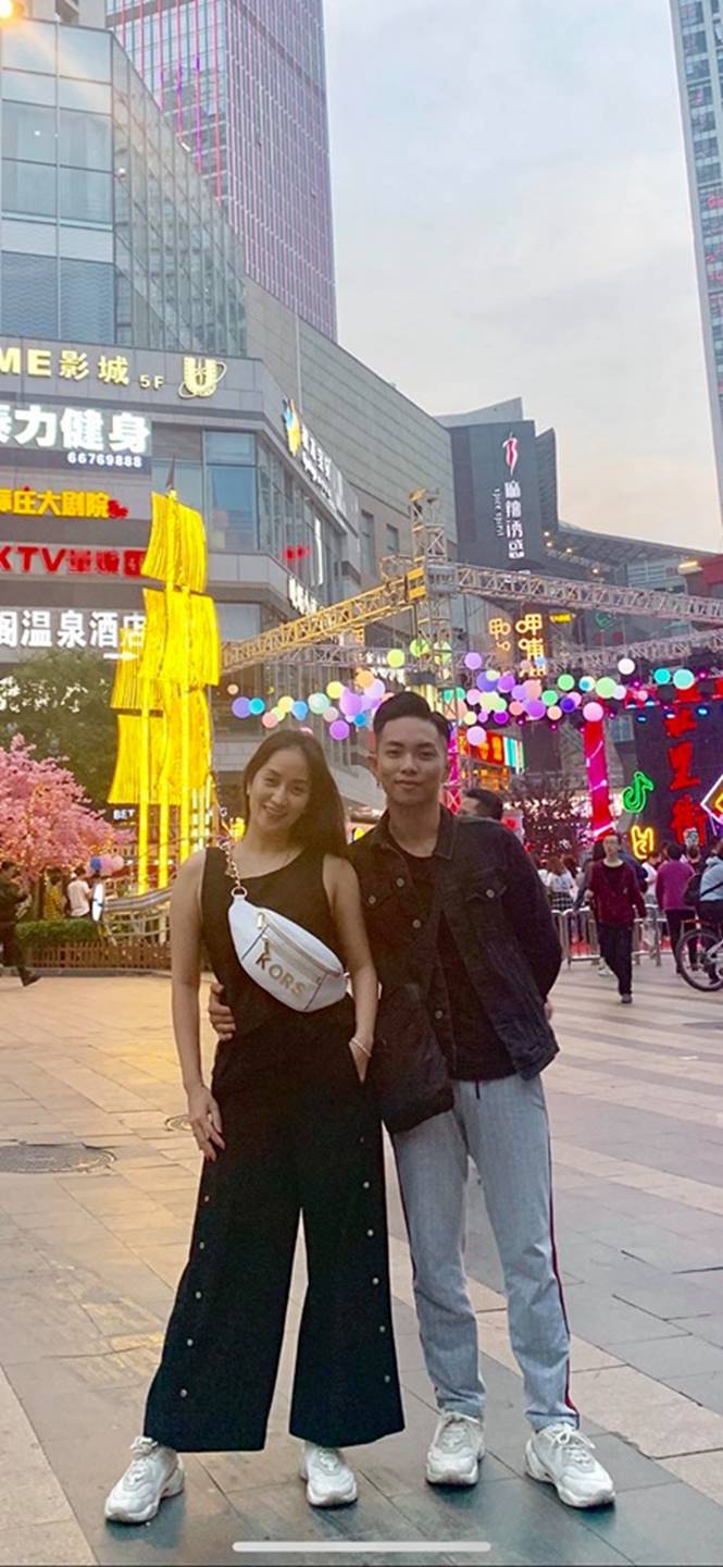 Cặp đôi Khánh Thi và Phan Hiển nắm tay cực tình khi đi du hí Trung Quốc-7