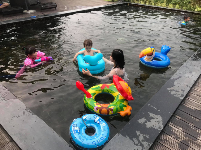 Thánh ngủ gật hội hot kid: Đáng yêu như Sữa chủ tịch nhà Hằng Túi, 10 lần đi bơi lăn ra ngủ cả 10!-4