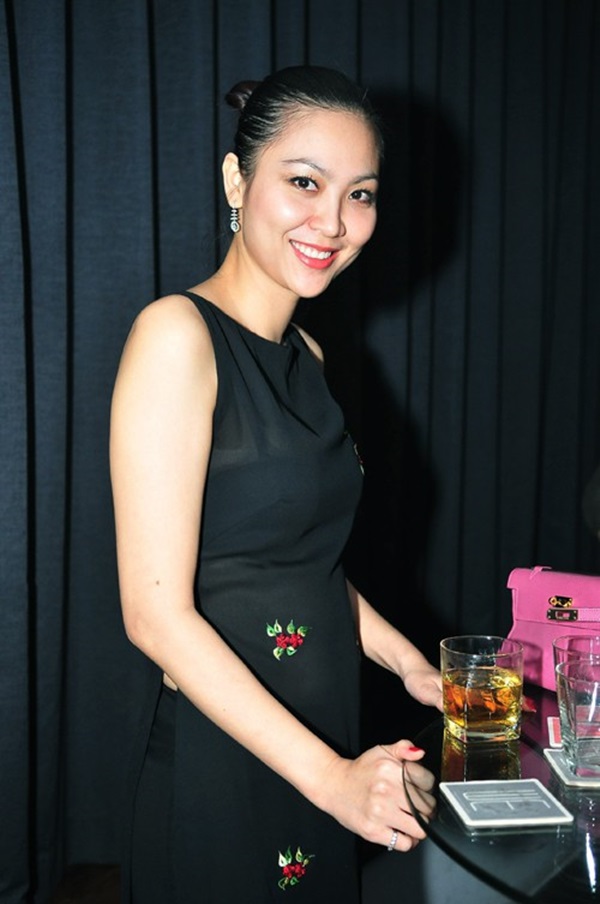 Hoa hậu Phan Thu Ngân: Từ cô bé bán bánh canh ngoài chợ thành con dâu nhà giàu, nhưng chỉ hai năm đã tan tành giấc mộng lầu hồng-7