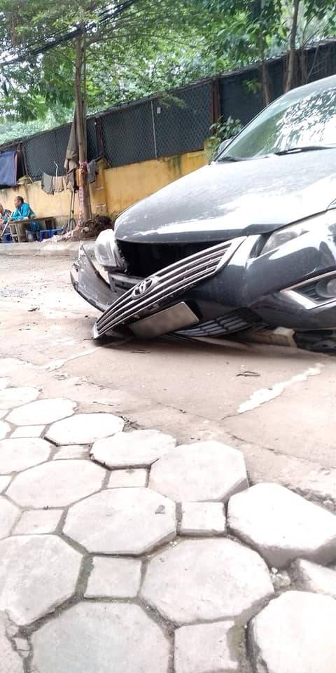 CLIP: Hiện trường vụ nữ tài xế lùi ô tô cán tử vong một người đi xe máy trên phố Hà Nội-5