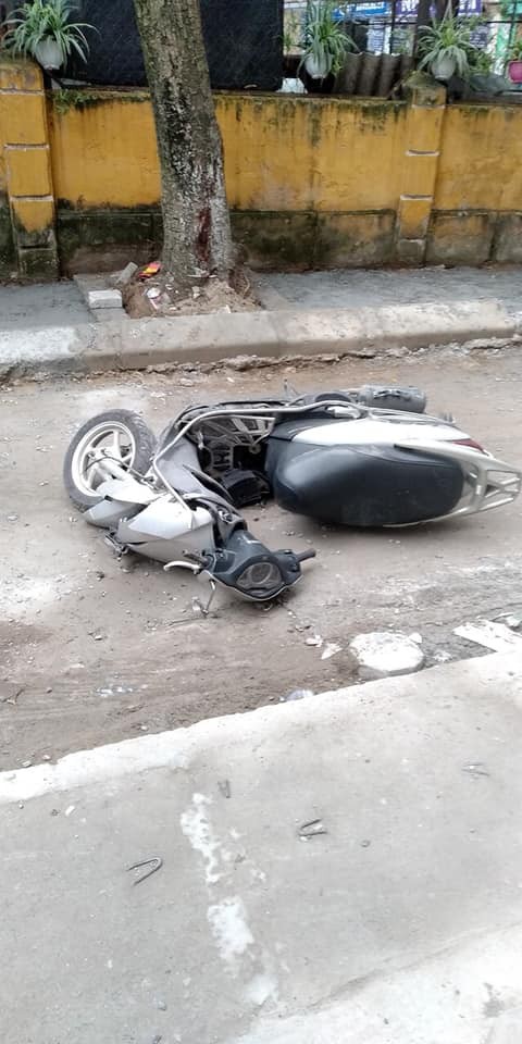 CLIP: Hiện trường vụ nữ tài xế lùi ô tô cán tử vong một người đi xe máy trên phố Hà Nội-6