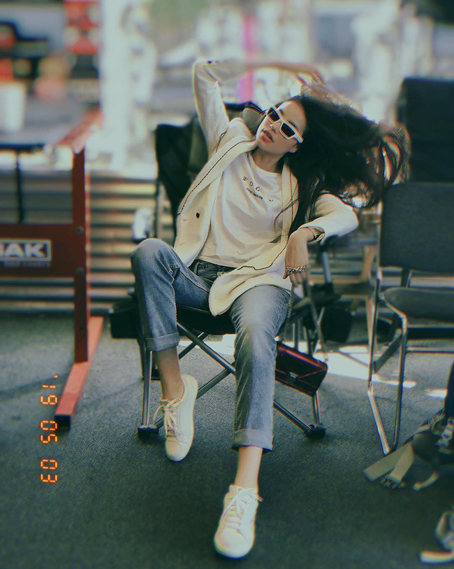 Dạo gần đây, Phạm Hương như trẻ ra vài tuổi nhờ 2 công thức diện đồ này-2