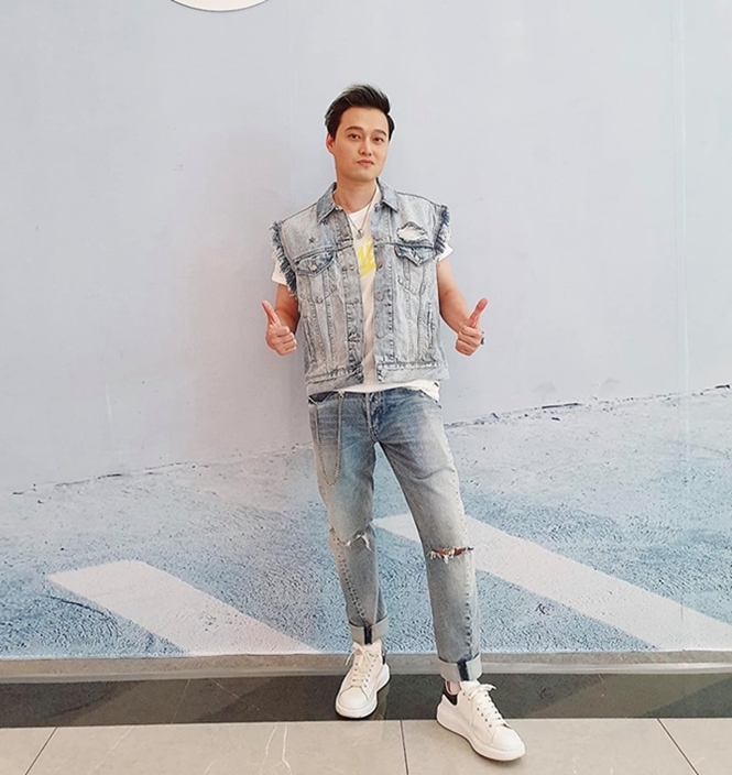 Trấn Thành ngượng chín mặt vì ra sân khấu quên thay quần-12