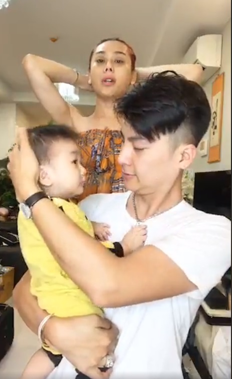 Lâm Khánh Chi lần đầu livestream cởi mở khoe con trai với người hâm mộ-2