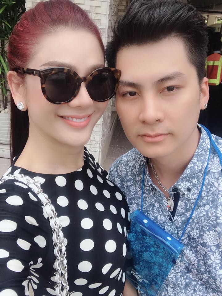 Lâm Khánh Chi lần đầu livestream cởi mở khoe con trai với người hâm mộ-3