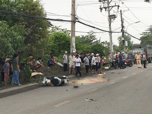 Mẹ của bé gái 10 tuổi bị phụ huynh ôm hôn trong trường học bức xúc khi vụ việc chưa được giải quyết-2