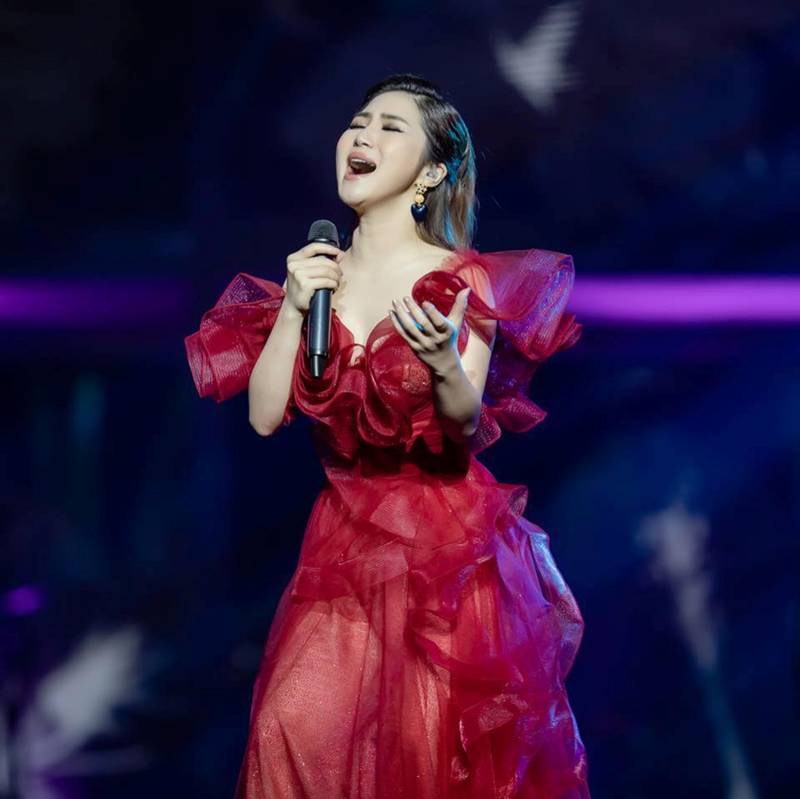 Hương Tràm: Từ ca sĩ chuyên ăn phạt vì mặc hở hang đến người đẹp sexy khó ai chê-7