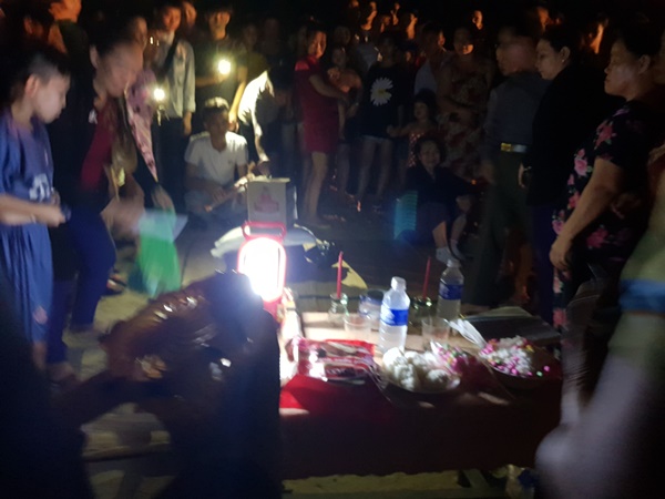 Đà Nẵng: 3 nam sinh bị đuối nước trong lúc tắm biển, 1 người mất tích-3