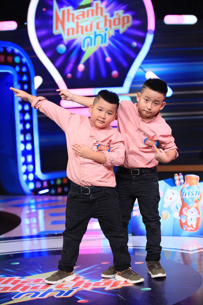 Nhanh như chớp nhí: Xuất hiện 2 cặp sinh đôi khác biệt đến mức khiến Trấn Thành trở tay không kịp-2