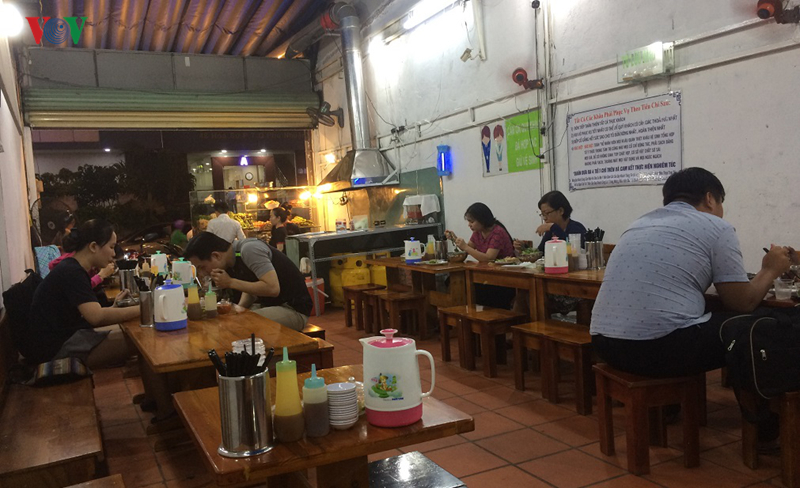 Quán ăn xin bớt một con tôm để không tăng giá-3