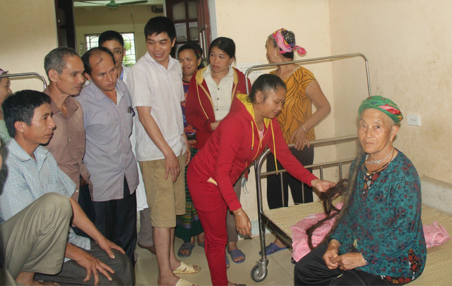 Cụ bà 94 tuổi với bộ tóc dài gần 4m ở Nghệ An tiết lộ lý do chưa gội đầu trong 65 năm qua-3