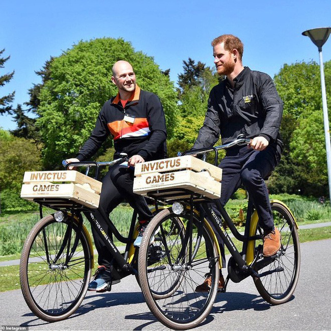 Vừa đón con trai chào đời, hoàng tử Harry lại nhớ về mẹ Diana quá cố và có chia sẻ đầy cảm động-2