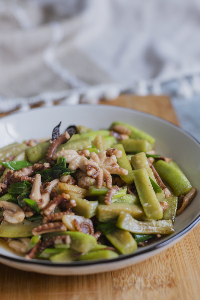 Mướp vào mùa, làm ngay món mướp xào bạch tuộc ăn thật chuẩn vị ngon cơm!-4