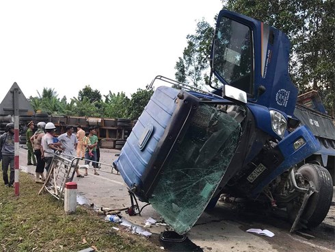 Tai nạn liên hoàn ở đường tránh Đà Nẵng, tuyến Bắc-Nam tê liệt