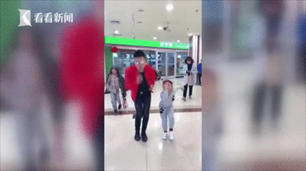 Hát nhép biểu cảm như thật và nhảy nhót điêu luyện, bé gái 7 tuổi đa tài khiến dân mạng cười không nhặt được mồm-3