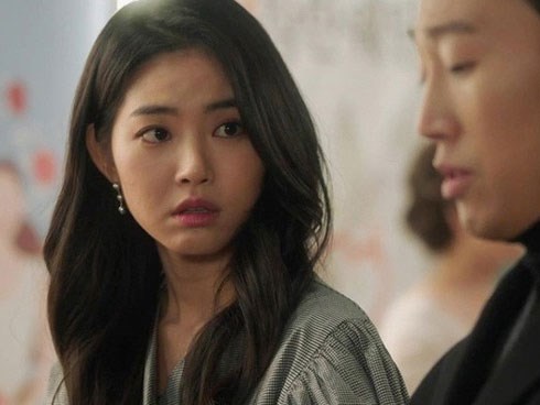 Gặp ngay kẻ thù năm xưa trong buổi ra mắt gia đình người yêu, tôi hoảng loạn đến mức phạm sai lầm khiến cả nhà bạn trai chê bai kém cỏi