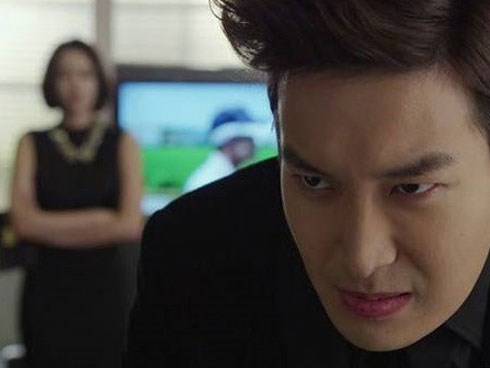 Chồng cố thoát khỏi