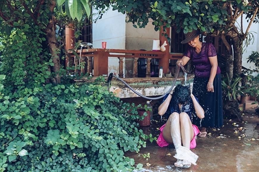 Nhân ngày của mẹ, HHen Niê công bố bộ ảnh chụp cùng đấng sinh thành dù ém hàng đã lâu-5