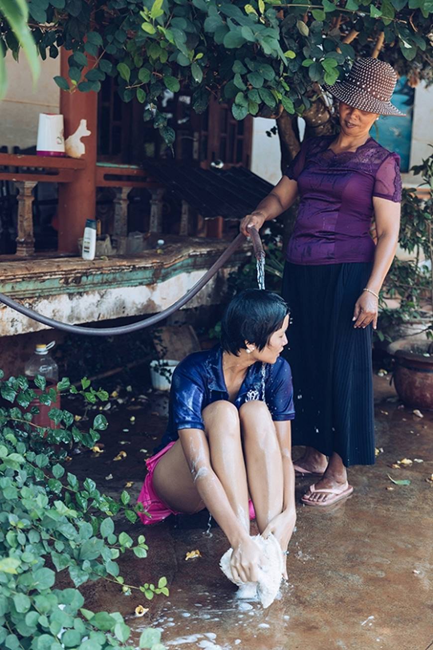 Nhân ngày của mẹ, HHen Niê công bố bộ ảnh chụp cùng đấng sinh thành dù ém hàng đã lâu-6