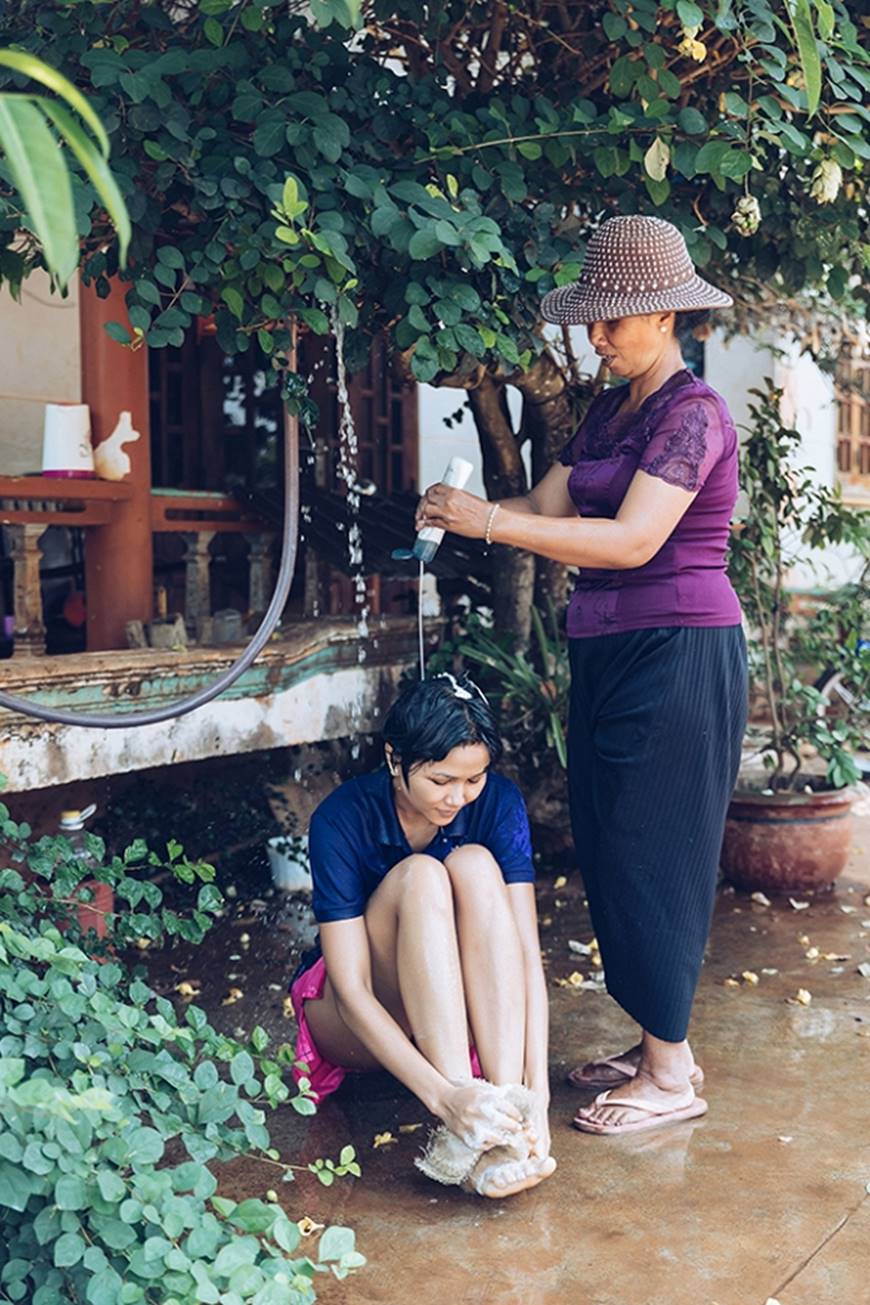 Nhân ngày của mẹ, HHen Niê công bố bộ ảnh chụp cùng đấng sinh thành dù ém hàng đã lâu-9