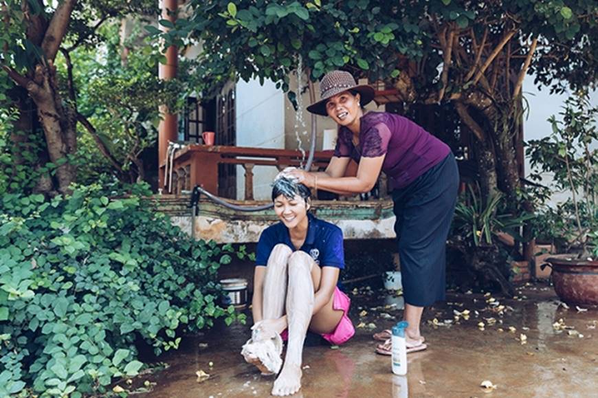 Nhân ngày của mẹ, HHen Niê công bố bộ ảnh chụp cùng đấng sinh thành dù ém hàng đã lâu-10