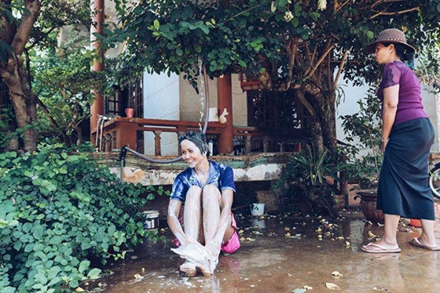 Nhân ngày của mẹ, HHen Niê công bố bộ ảnh chụp cùng đấng sinh thành dù ém hàng đã lâu-13