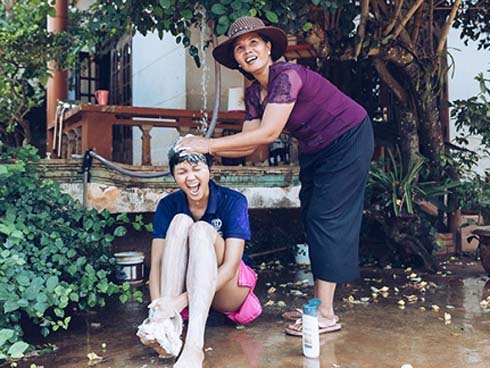 Lần đầu đưa mẹ đi ăn buffet - món quà cảm động của chàng trai 29 tuổi dành tặng mẹ 71 khiến bao người rưng rưng-5