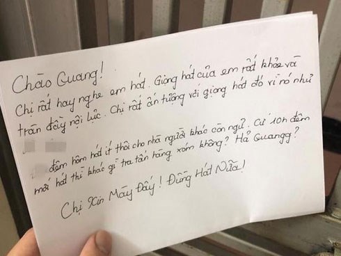 Sáng ra nhận được mẩu giấy ngoài cửa, thanh niên 