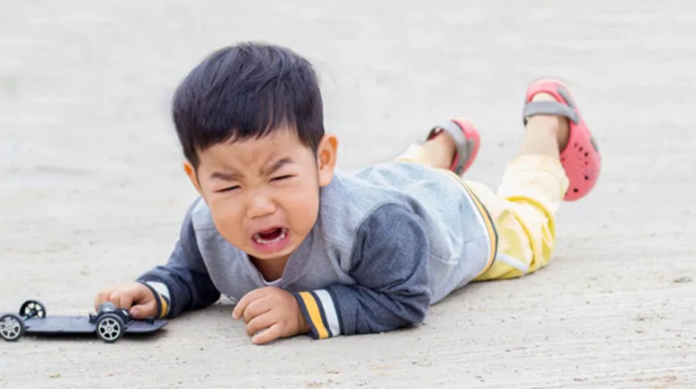 Con hay cáu giận, vùng vằng bất chấp mọi thứ xung quanh thì các mẹ phải làm ngay 5 mẹo này-1