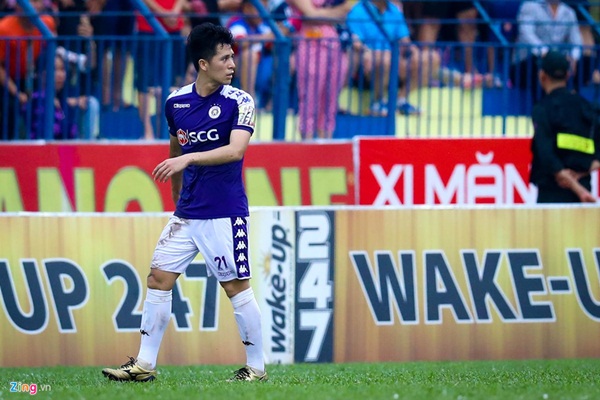 Đình Trọng nhận thẻ đỏ trực tiếp đầu tiên trong sự nghiệp-8