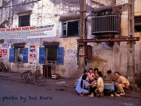 'Xóm giang hồ' Mả Lạng: Vợ bán dâm trên gác, chồng ngồi trước cửa canh