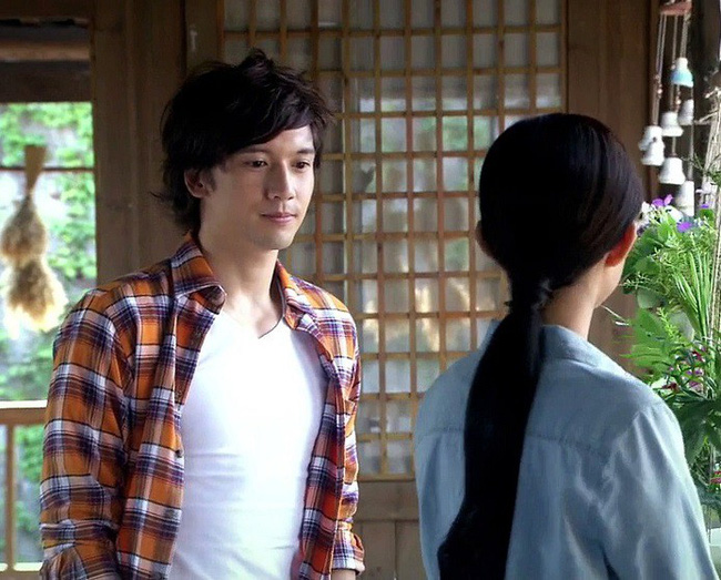 Chồng xấu xí thấy con trai càng lớn càng đẹp thì mừng lắm, nhưng trong lần tới công ty đón vợ anh đã phát hiện ra một bí mật cay đắng-1