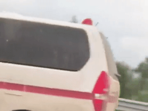 Thực hư Bệnh viện Chợ Rẫy đổ chất thải xuống kênh-3