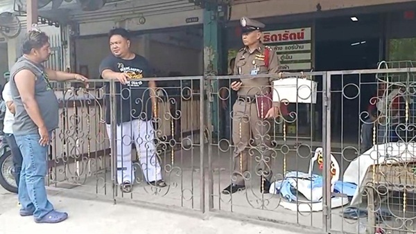 Mải mê nói chuyện với chị gái, người mẹ không ngờ bi kịch lại ập đến với con nhỏ chỉ trong tích tắc-1