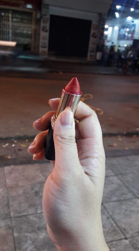 1001 kiểu đánh son kì dị của phái đẹp: Các chị đừng khoe nữa, chúng tôi... cười mệt rồi!-4