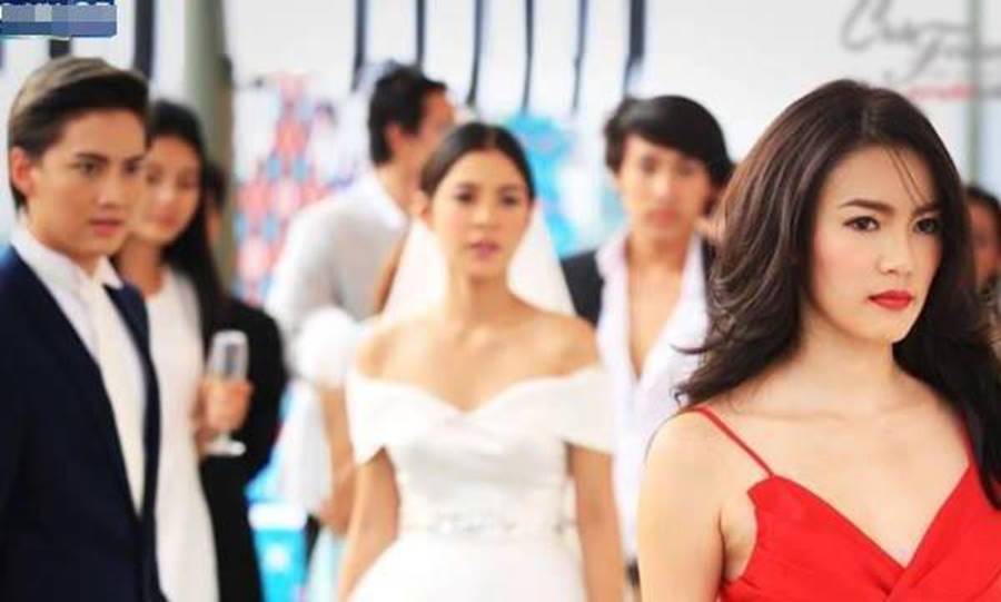 Đang cưới thì tình cũ của chồng vác bụng” tới ăn vạ, ngờ đâu bị cô dâu nói lại một câu khiến ả cúi mặt về mất-2