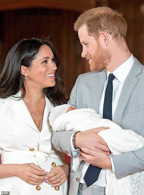 Meghan bất ngờ công bố bức ảnh mới về em bé Archie nhưng người hâm mộ chỉ chú ý đến chi tiết đầy xúc động này-2