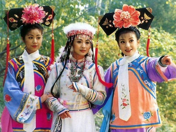 Trên cổ các Phi tần nhà Thanh luôn đeo một chiếc khăn lụa trắng, công dụng và ý nghĩa thực sự của nó là gì?-1