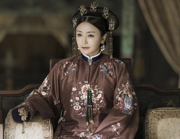 Trên cổ các Phi tần nhà Thanh luôn đeo một chiếc khăn lụa trắng, công dụng và ý nghĩa thực sự của nó là gì?-5