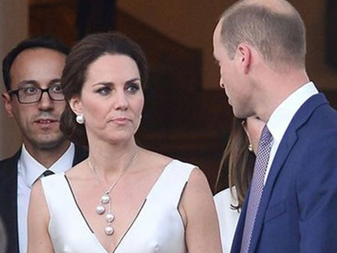 Kẻ thứ 3 trong nghi án Hoàng tử William ngoại tình, phản bội Công nương Kate có động thái đáp trả đầy bất ngờ-4