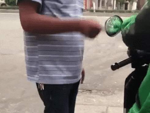Người đàn ông tát thẳng mặt tài xế Grab vì bị tranh khách
