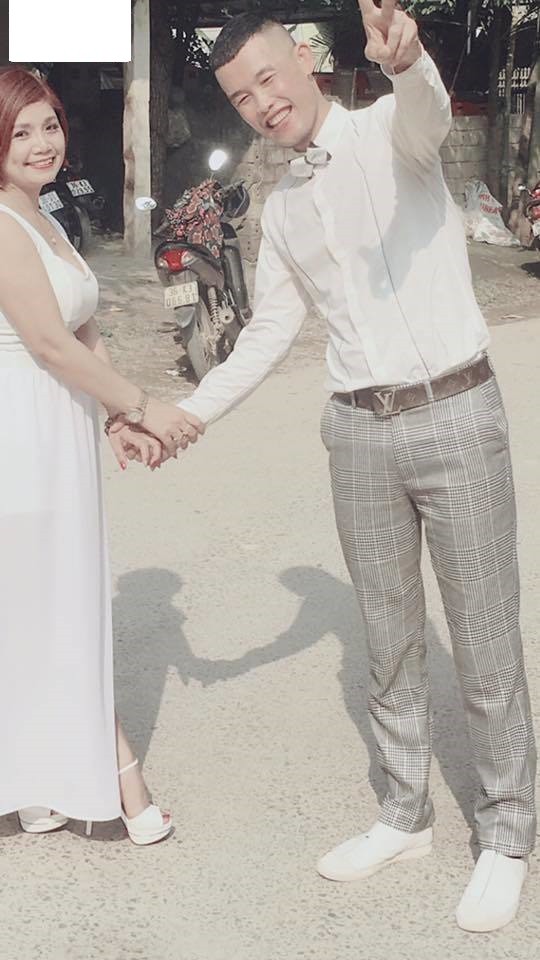 Lộ ảnh nắm tay một cô gái trẻ làm rộ nghi vấn có người mới, lý do mà Hiệp Gà đưa ra chẳng ai ngờ-1